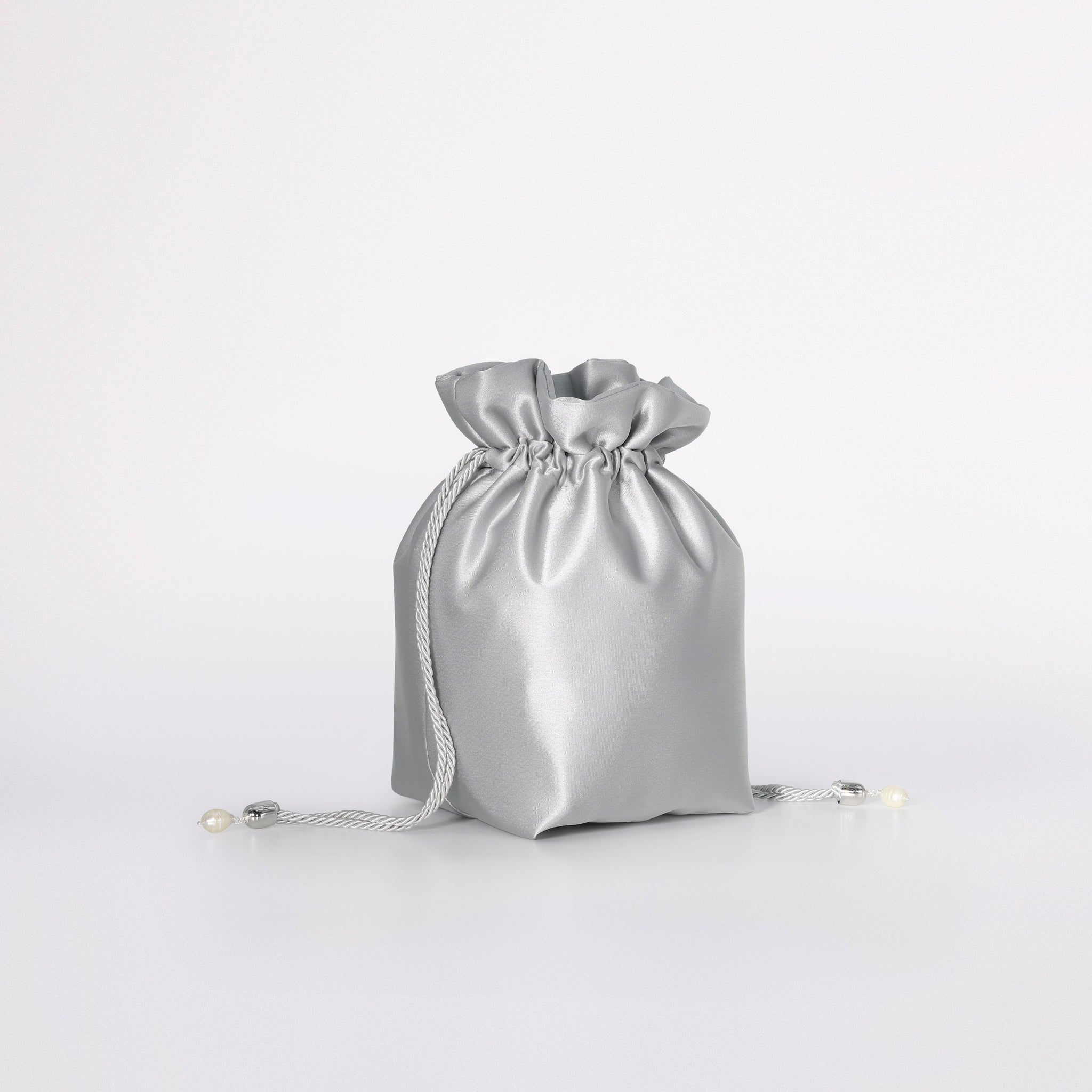 Bucket bag in colorazione grigio argento