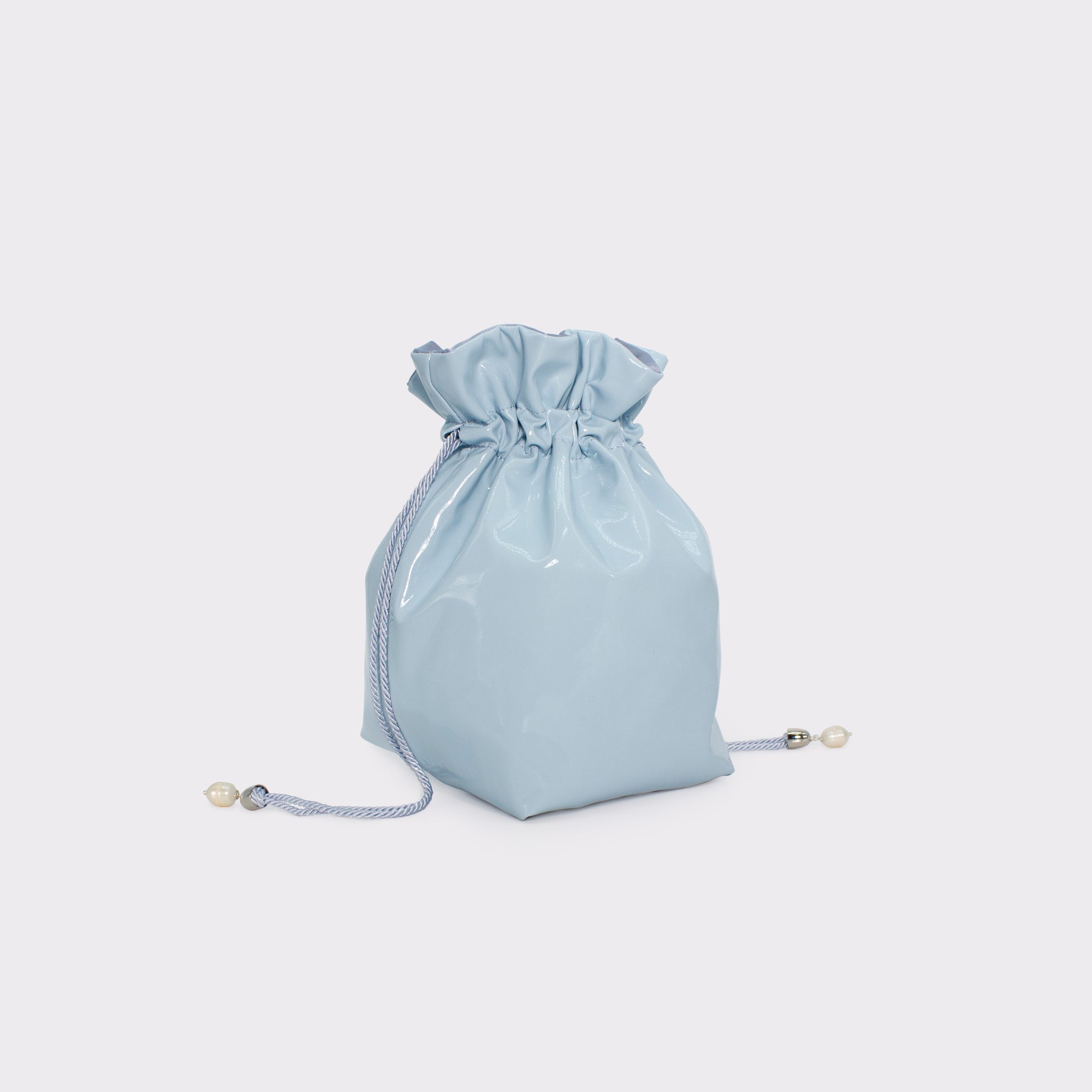 La Glossy bucket bag in colorazione starlight blue