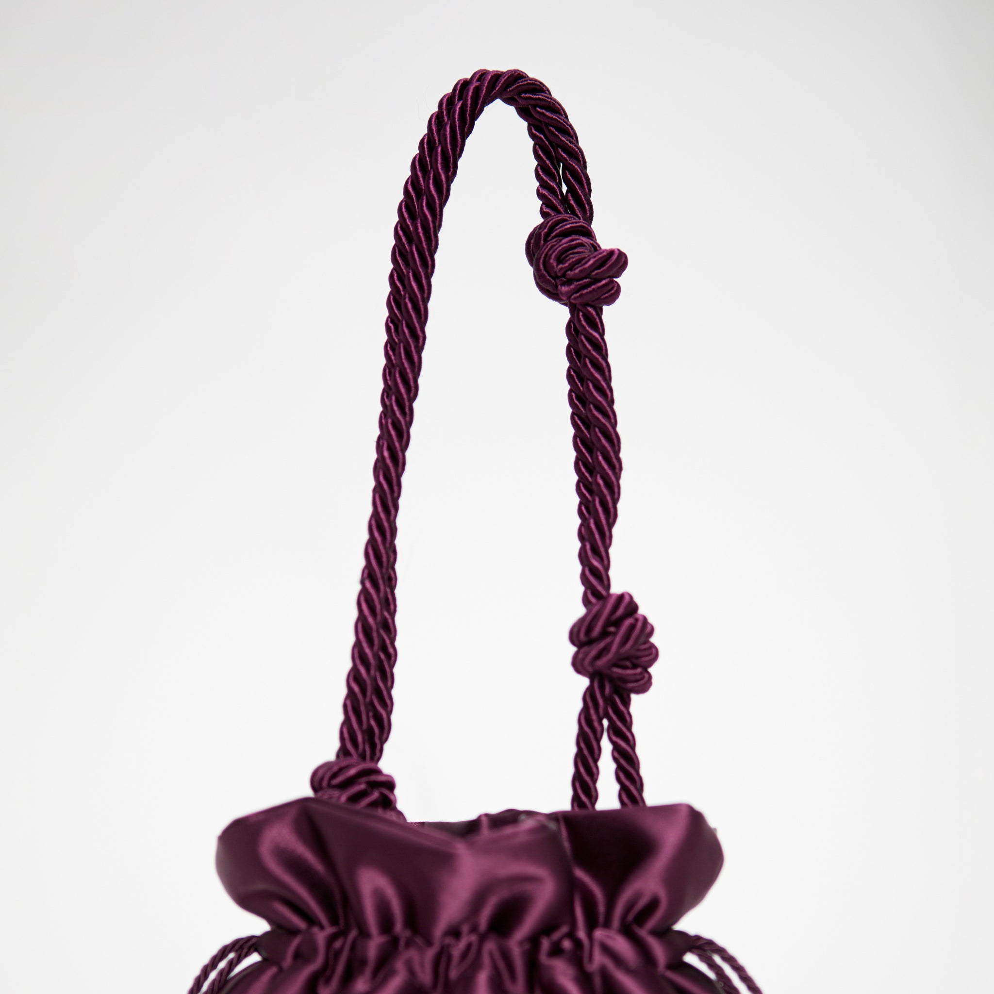 knotted shoulder strap in colore burgundy