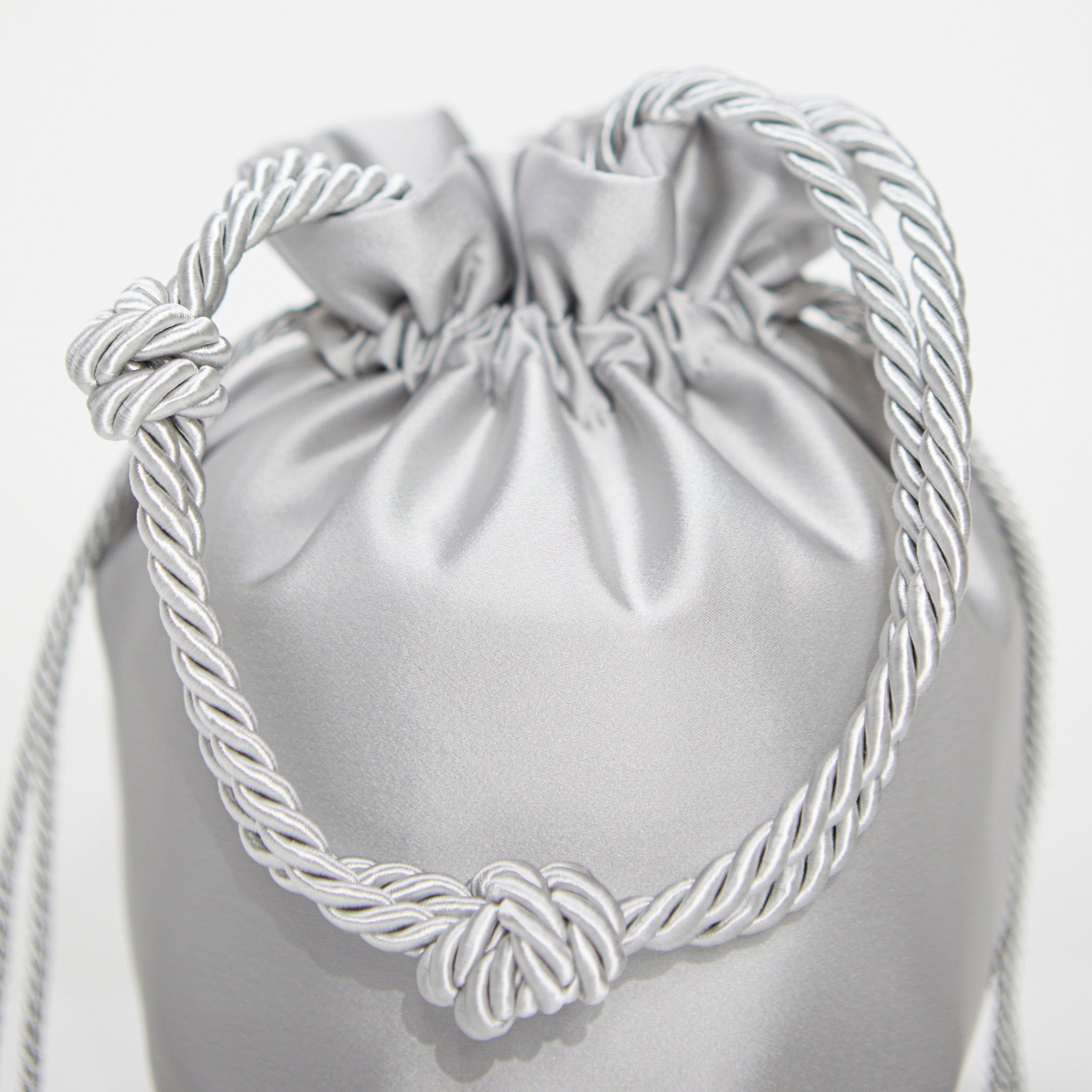 knotted shoulder strap in colore grigio argento