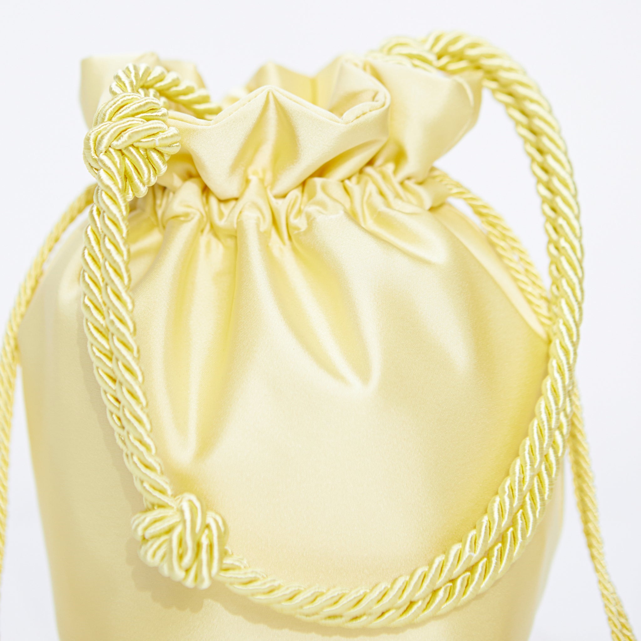 knotted shoulder strap in colore pineapple