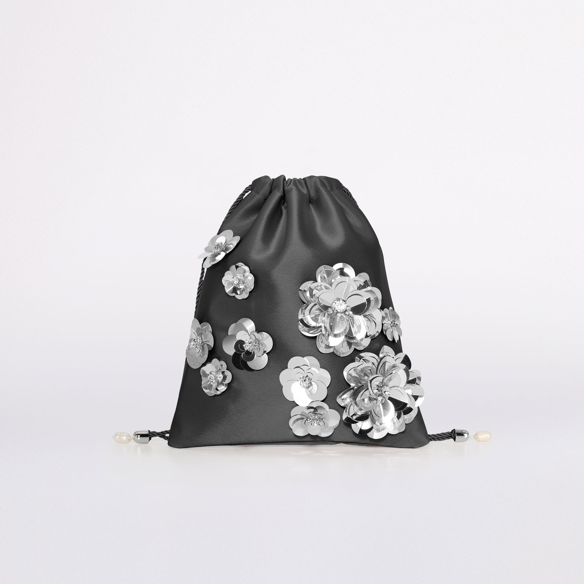 borsa con fiori in colorazione nero